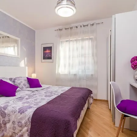 Apartment Apartment Pula Relax With Free Private Parking Pula
